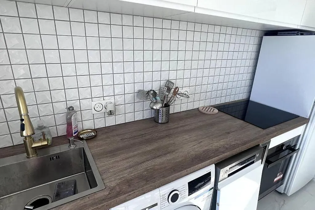Apartment With Amazing View Of + Parking *